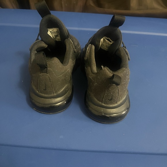 Kids Nike kicks - Picture 3 of 3